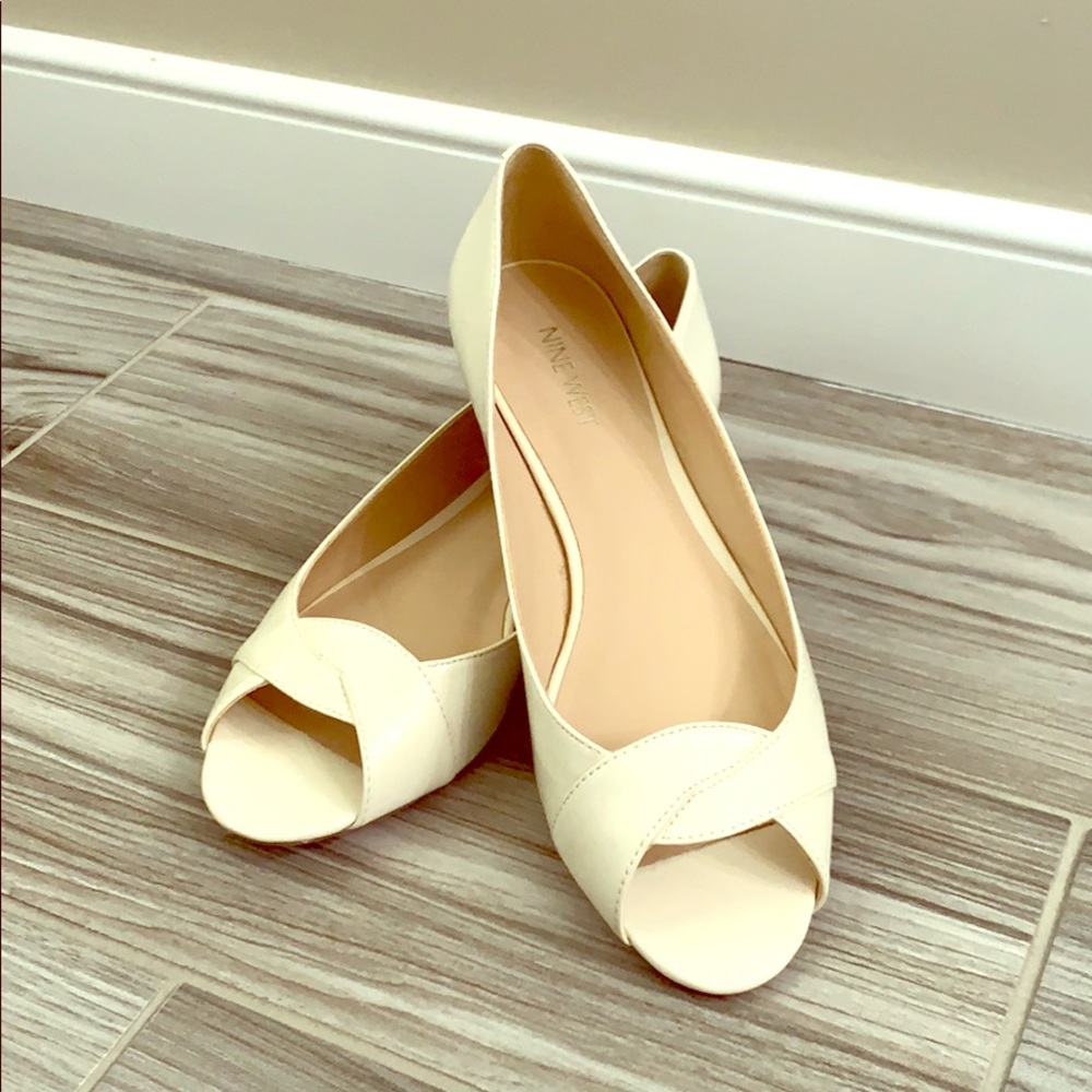 Peep toe flats